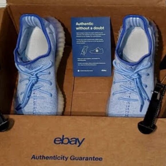 Toronto Blue Jays Authentic Yeezy 350 V2 "Baby Blue" Sneakers 11.5  Very Rare A+ - Picture 2 of 8